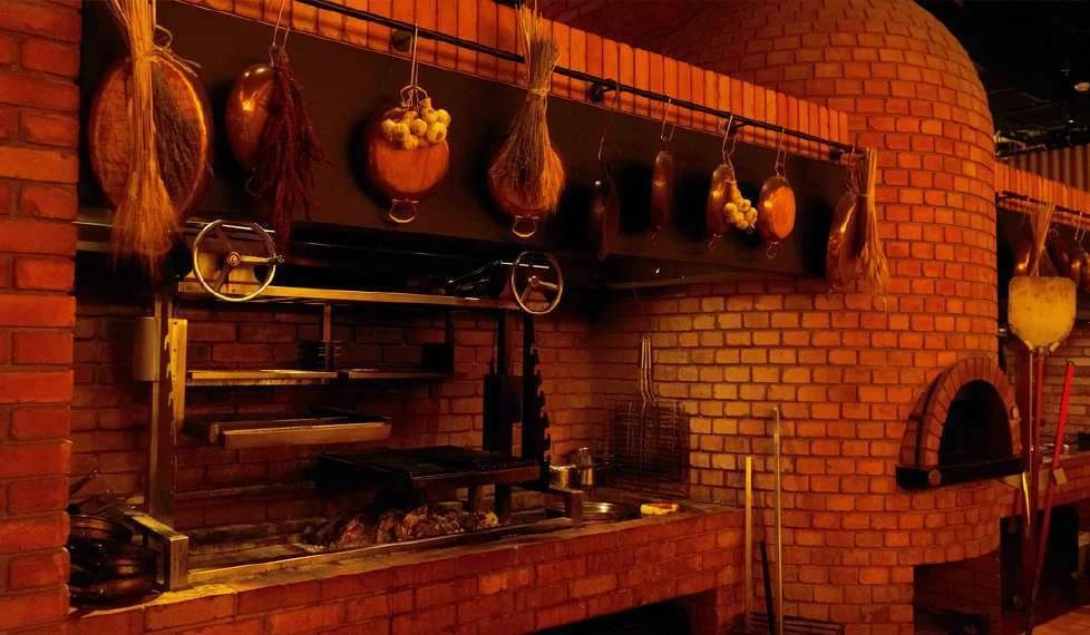 Brick-lined cooking station