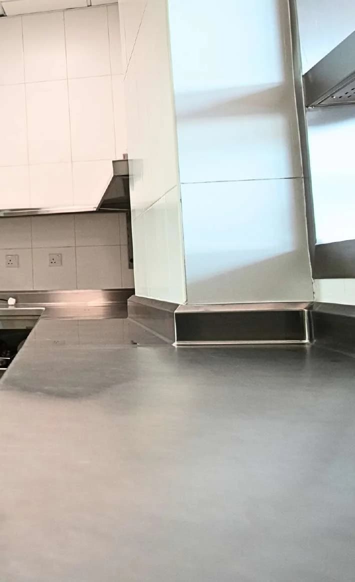 Stainless steel counter installation