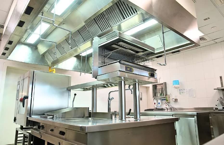 Commercial kitchen extraction hood